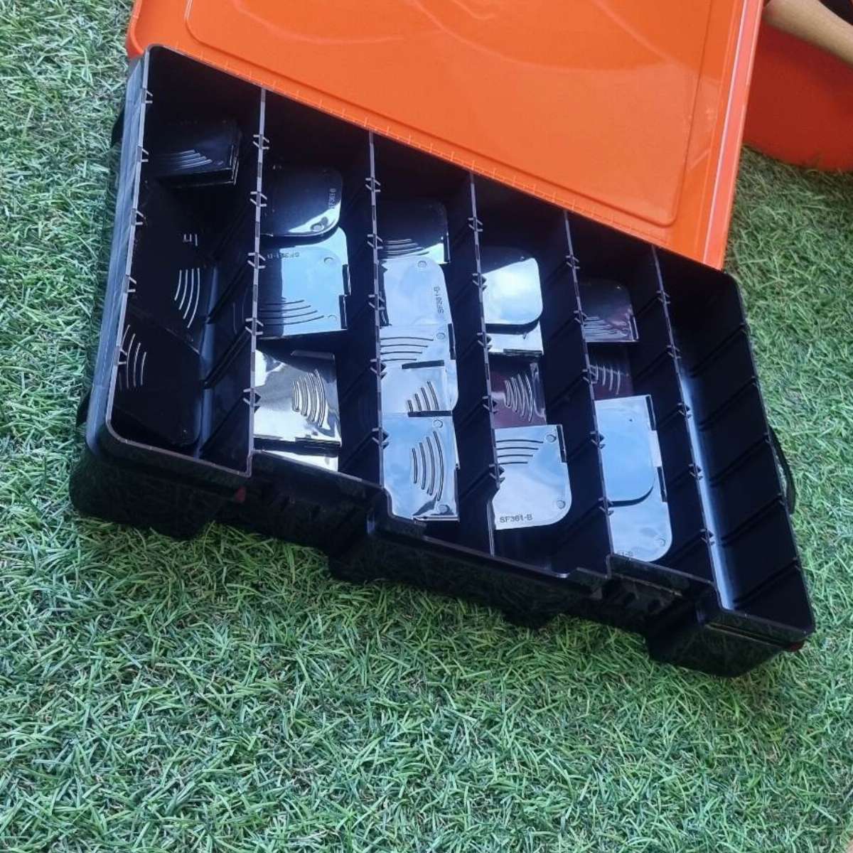 petite boite plate 361 noir orange 27 x 17 x 4.3 cm